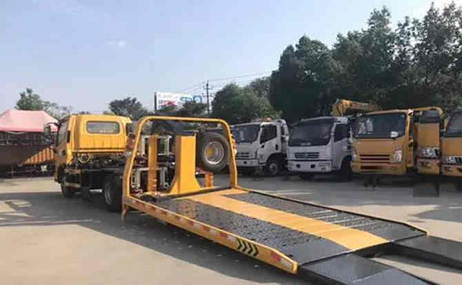 雨城区汽车中途维修案例